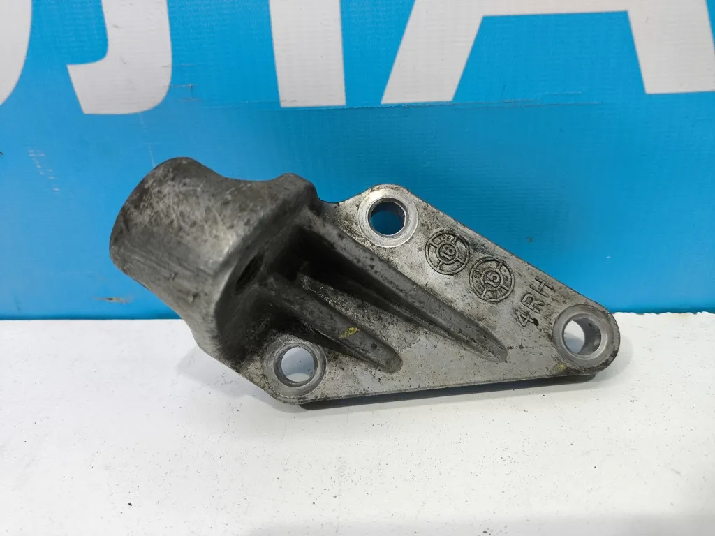 Кронштейн редуктора правый Kia Sorento 3 Prime 2014-2017