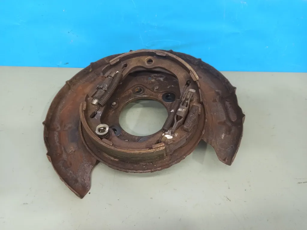 Механизм ручника левый Kia Ceed 1 2010-2012