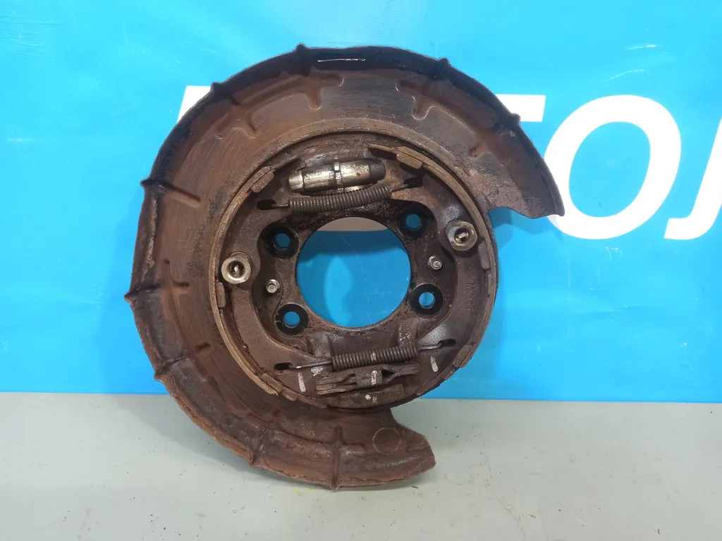 Механизм ручника правый Kia Ceed 1 2010-2012