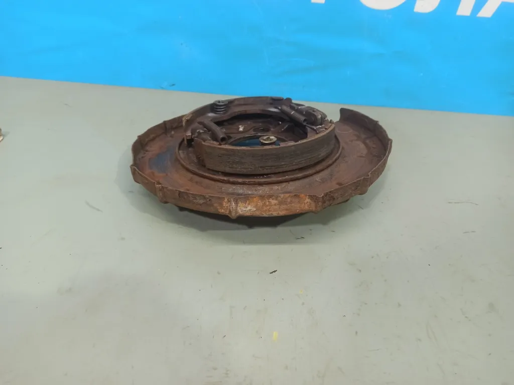 Механизм ручника правый Kia Ceed 1 2010-2012