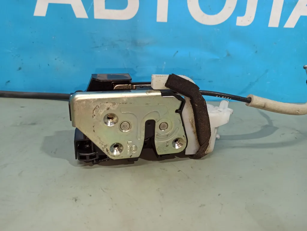 Замок двери задней левой Kia Ceed 2 JD 2012-2015