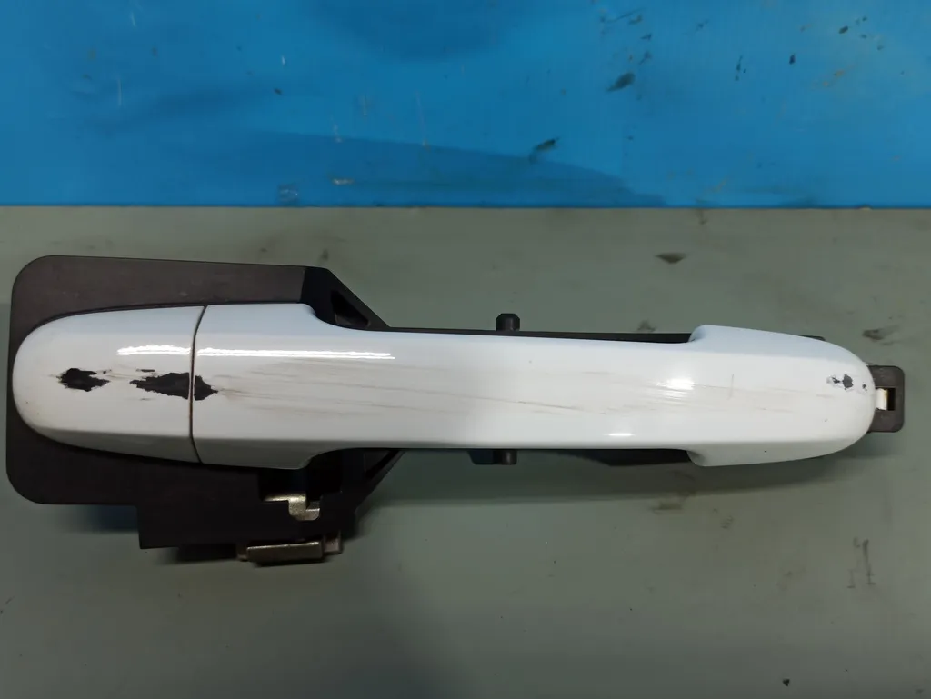 Ручка двери передняя левая Kia Ceed 1 2010-2012