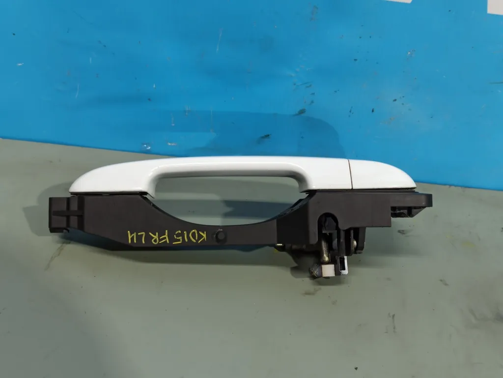 Ручка двери передняя левая Kia Ceed 1 2010-2012