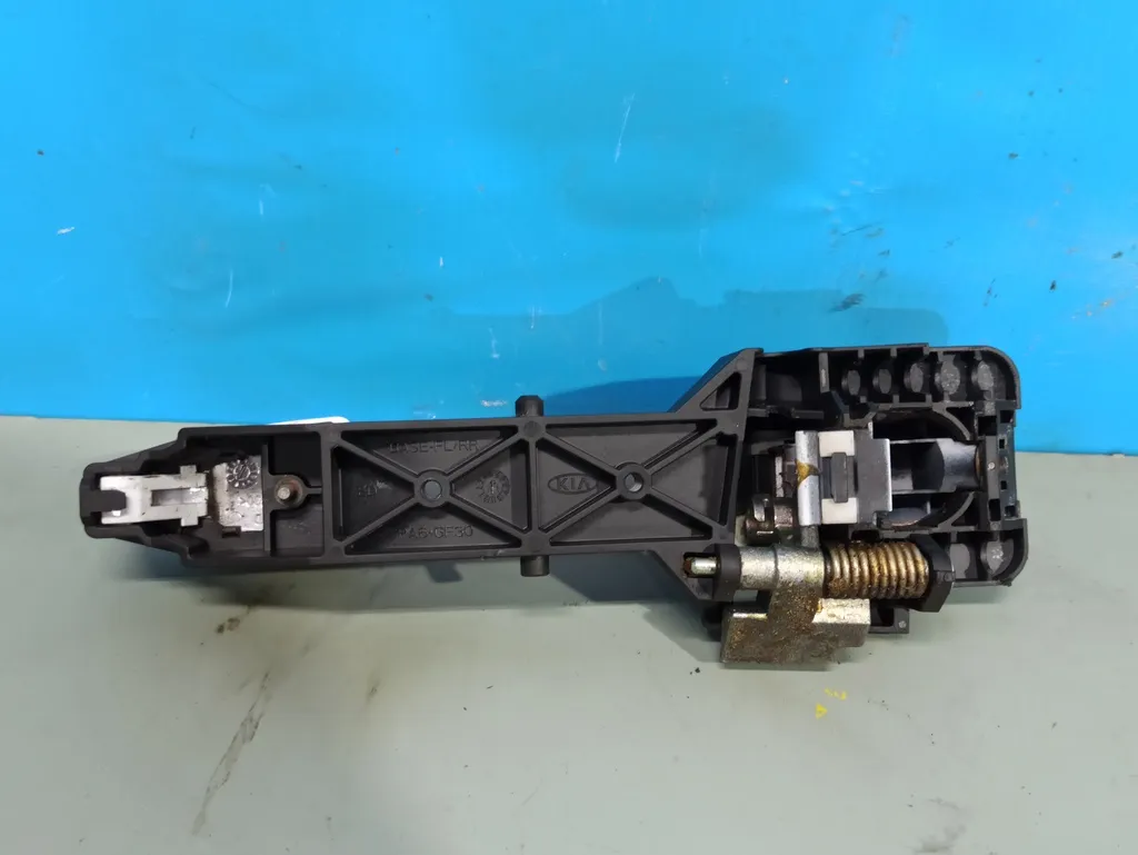 Ручка двери передняя левая Kia Ceed 1 2010-2012