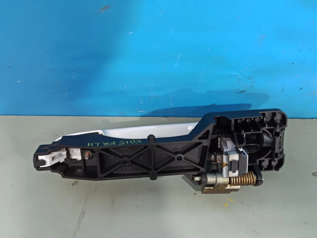 Ручка двери передняя левая Kia Ceed 1 2010-2012