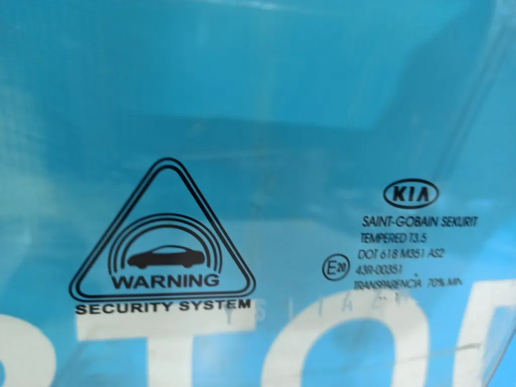 Стекло переднее левое Kia Ceed 1 2010-2012