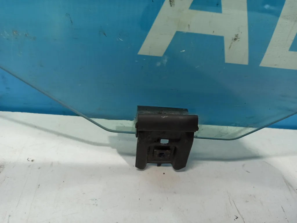 Стекло переднее левое Kia Ceed 1 2010-2012