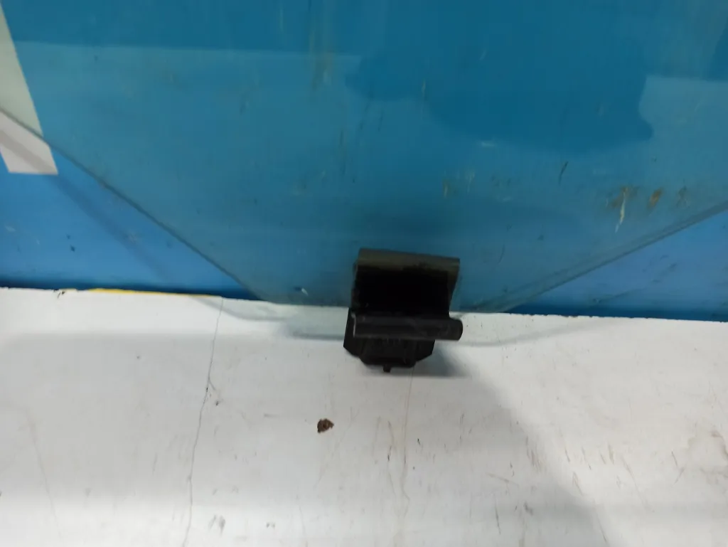 Стекло переднее левое Kia Ceed 1 2010-2012