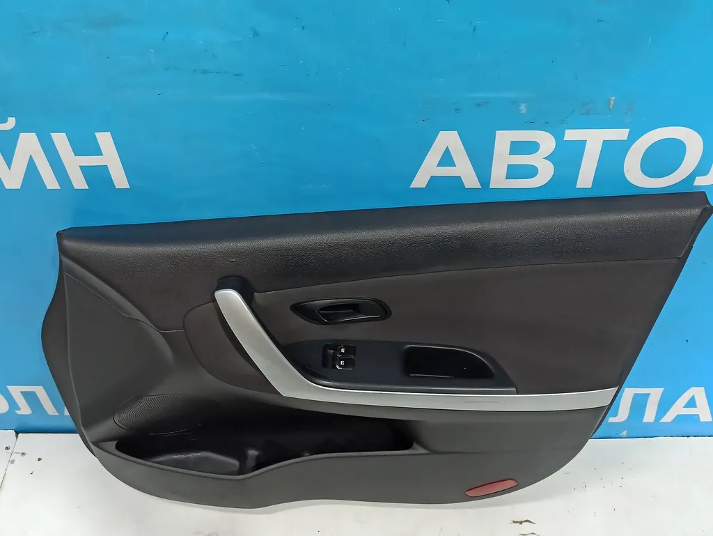Обшивка двери передней правой Kia Ceed 2 JD 2015-2018