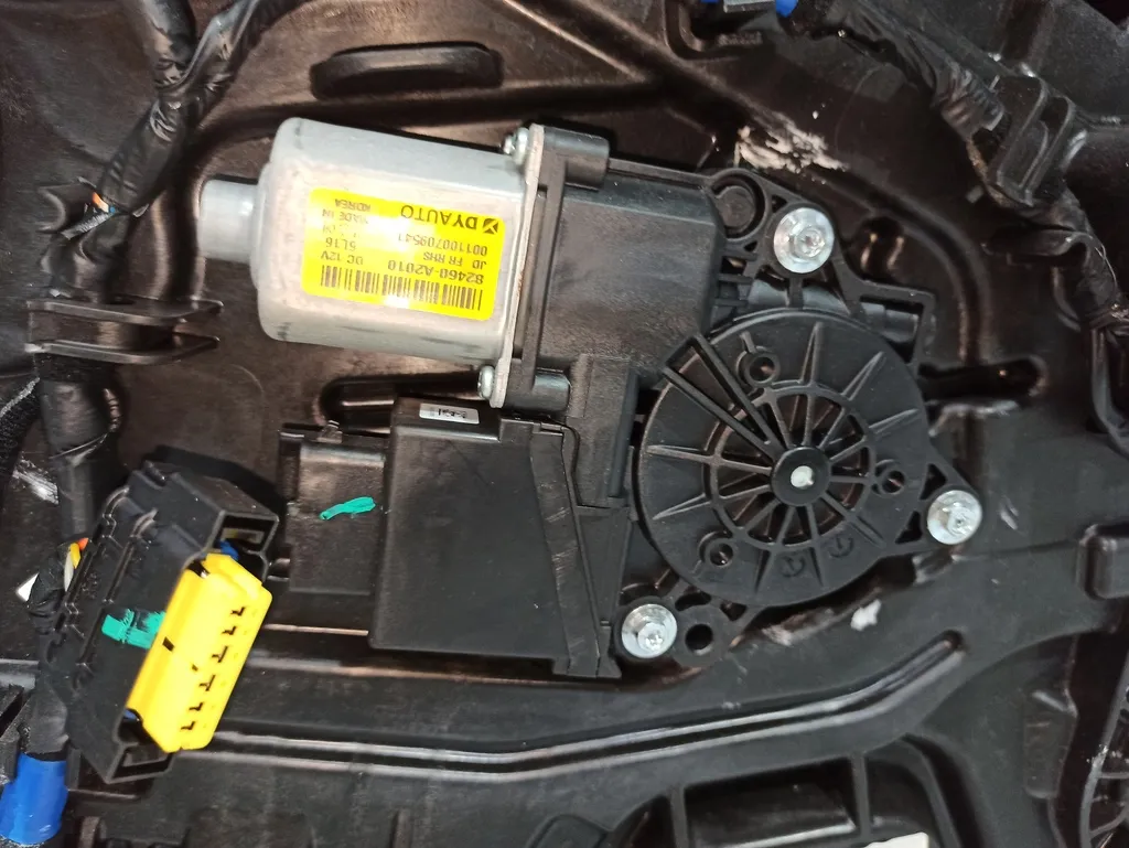 Стеклоподъемник передний правый Kia Ceed 2 JD 2015-2018