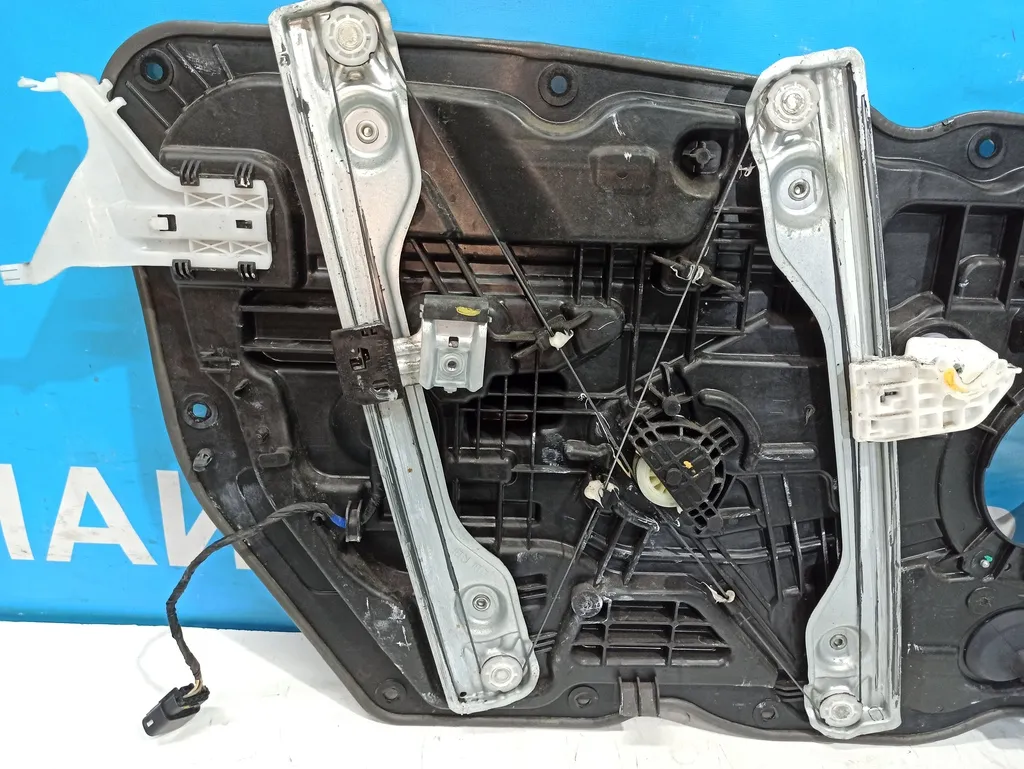 Стеклоподъемник передний правый Kia Ceed 2 JD 2015-2018