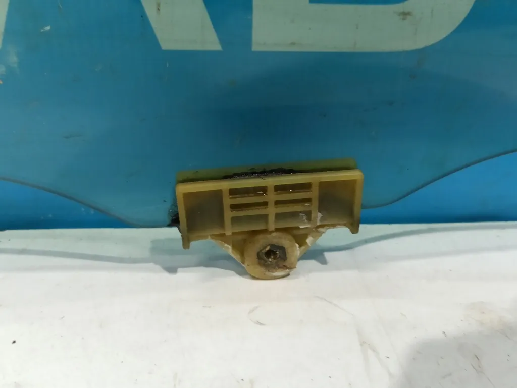 Стекло переднее правое Kia Ceed 2 JD 2015-2018