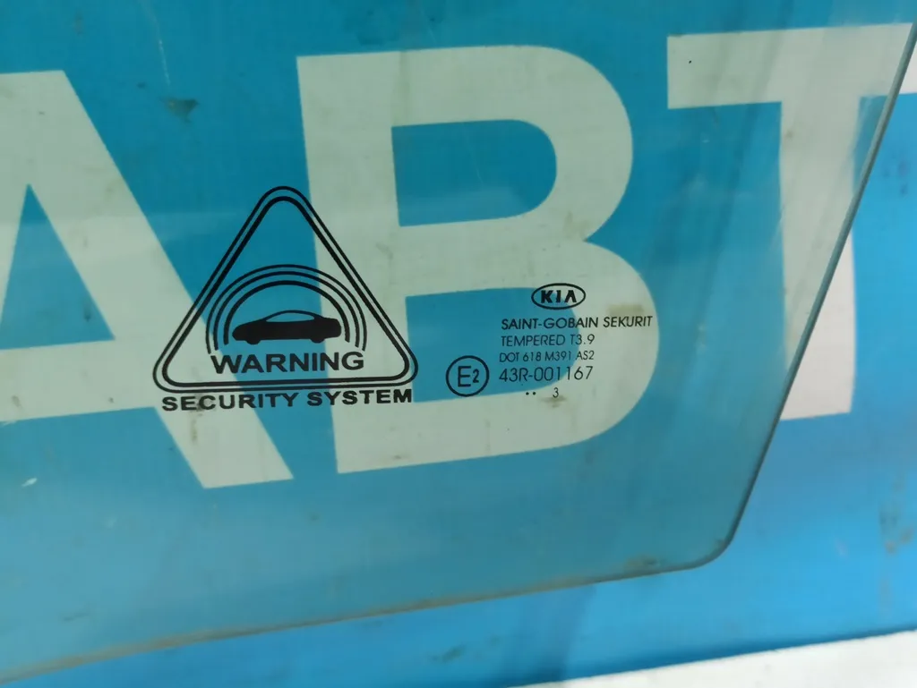 Стекло переднее левое Kia Ceed 2 JD 2012-2015