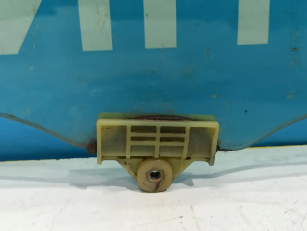 Стекло переднее левое Kia Ceed 2 JD 2012-2015