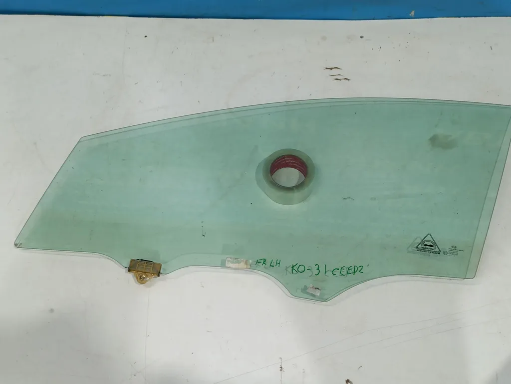 Стекло переднее левое Kia Ceed 2 JD 2015-2018