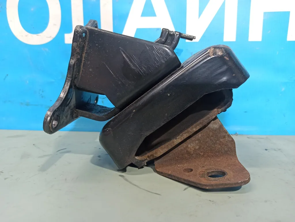 Опора двигателя левая Hyundai Grand Starex 2007-2015