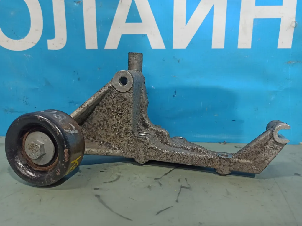 Кронштейн генератора Hyundai Grand Starex 2007-2015