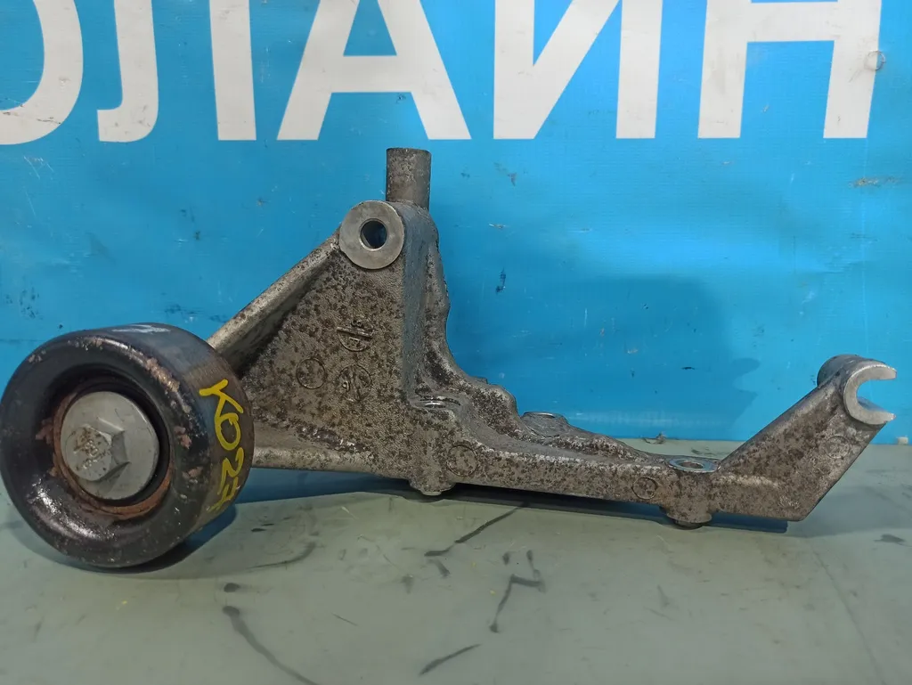 Кронштейн генератора Hyundai Grand Starex 2007-2015