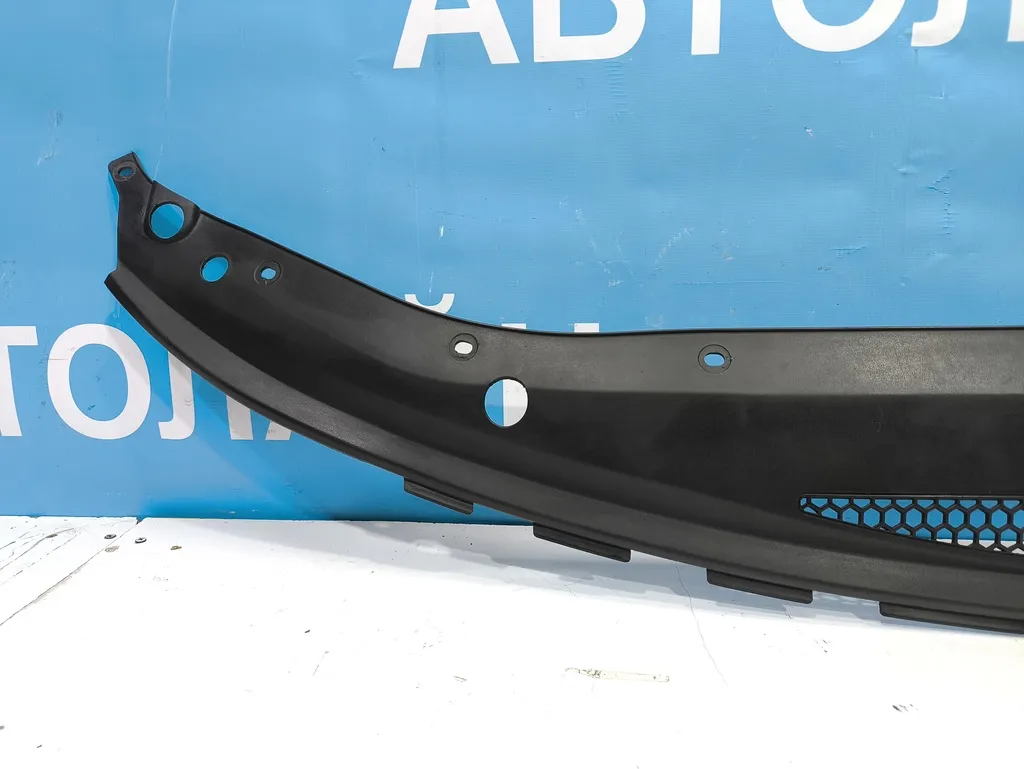 Кожух замка капота Hyundai Grand Starex 2007-2015