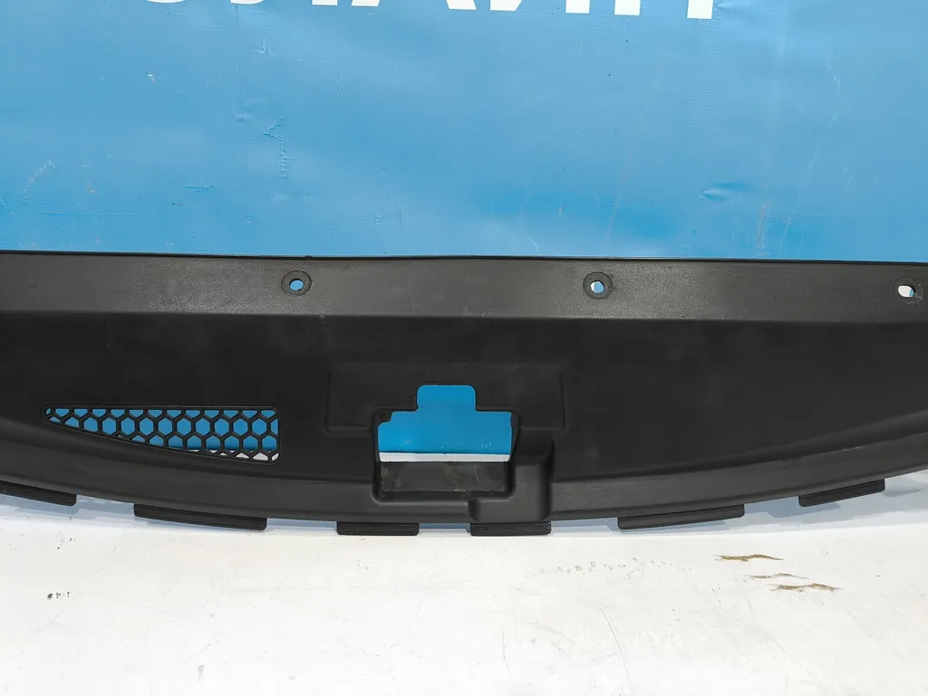 Кожух замка капота Hyundai Grand Starex 2007-2015