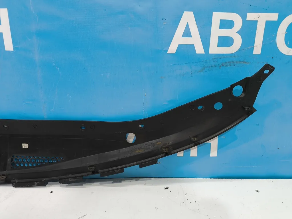 Кожух замка капота Hyundai Grand Starex 2007-2015