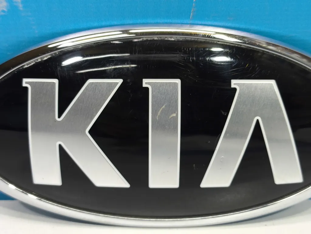 Эмблема решетки радиатора Kia Ceed 2 JD 2015-2018