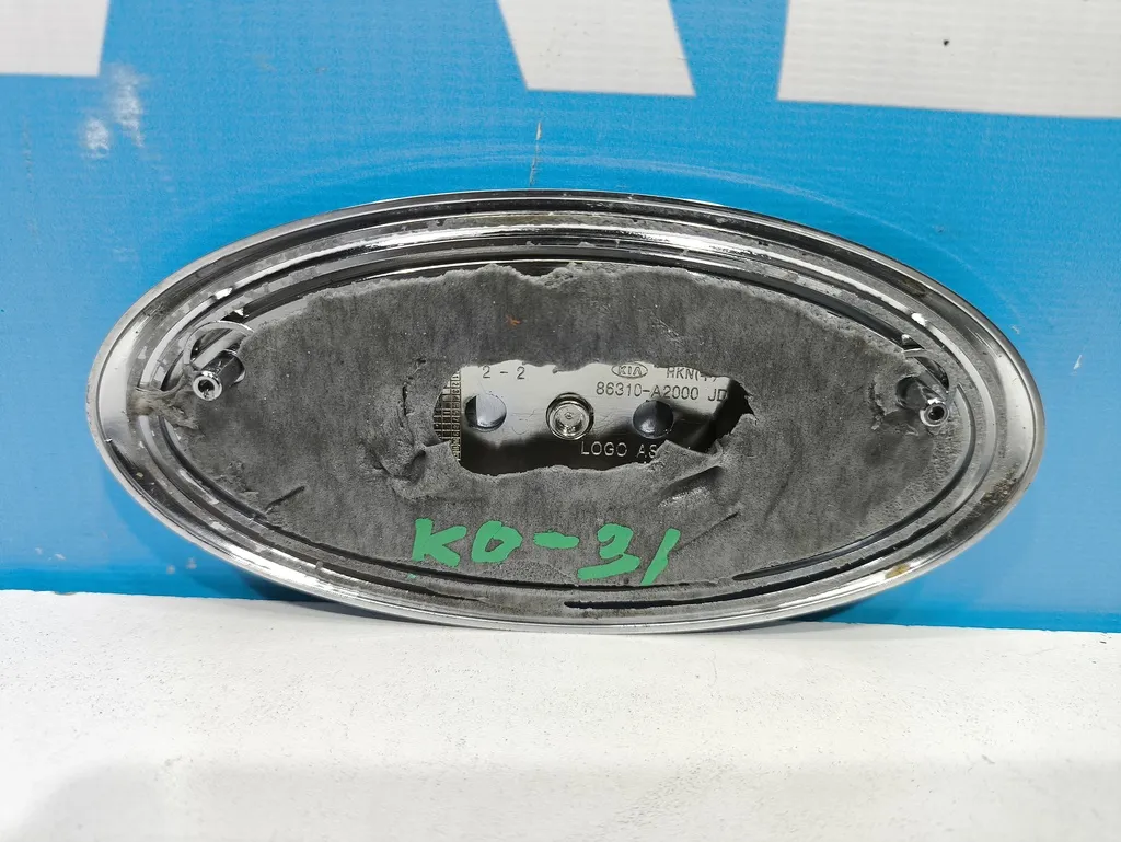 Эмблема решетки радиатора Kia Ceed 2 JD 2015-2018