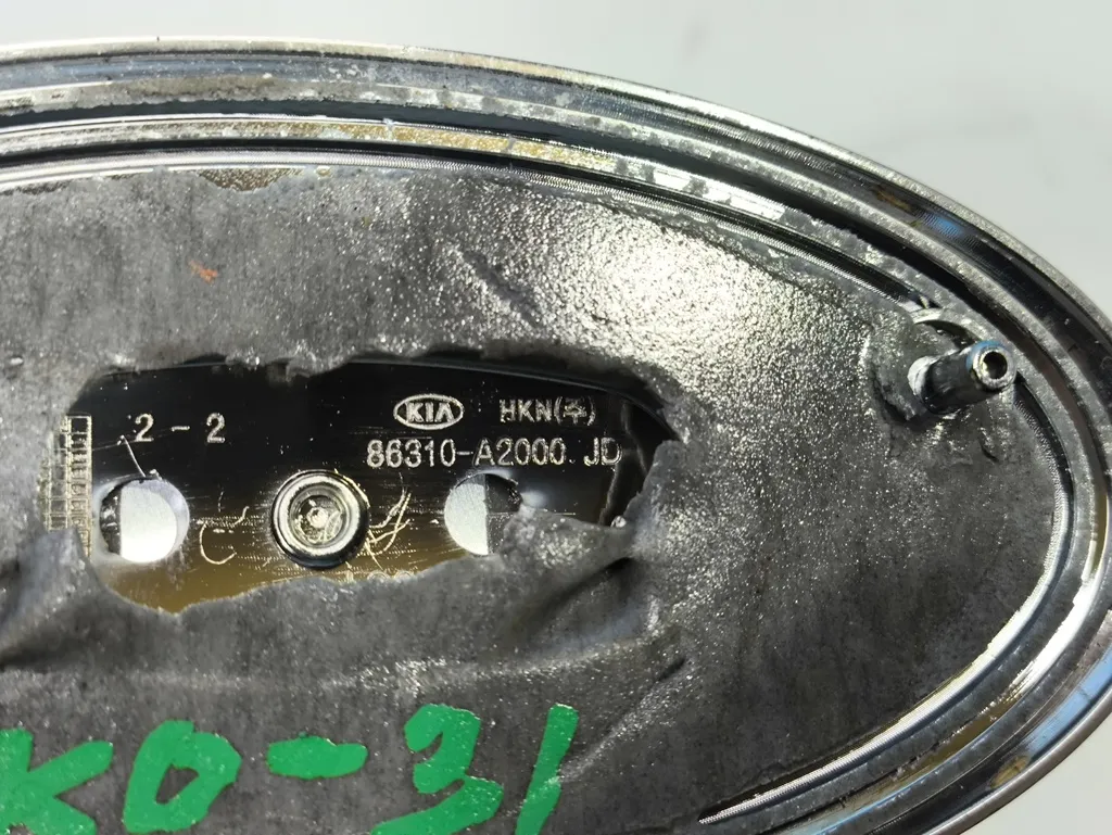 Эмблема решетки радиатора Kia Ceed 2 JD 2015-2018