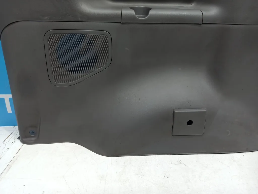 Обшивка багажника Hyundai Grand Starex 2007-2015