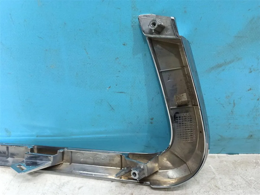 Молдинг бампера передний Lada  Vesta 2015- н.в.