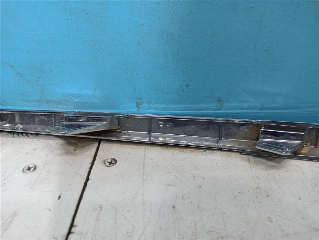 Молдинг бампера передний Lada  Vesta 2015- н.в.