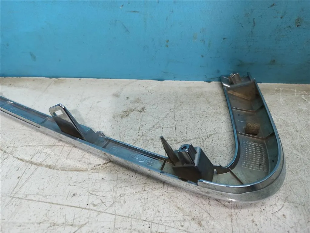 Молдинг бампера передний Lada  Vesta 2015- н.в.