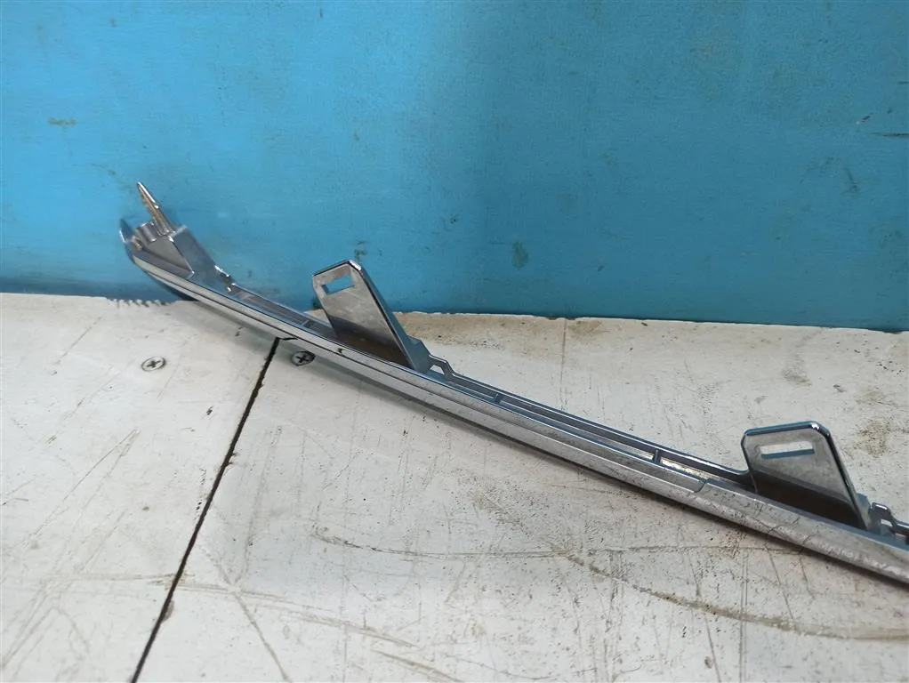 Молдинг бампера передний Lada  Vesta 2015- н.в.