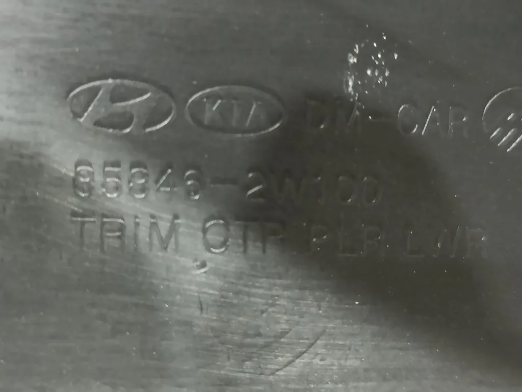 Обшивка средней стойки правой Hyundai Santa Fe 3 DM 2015-2018 Рестайли