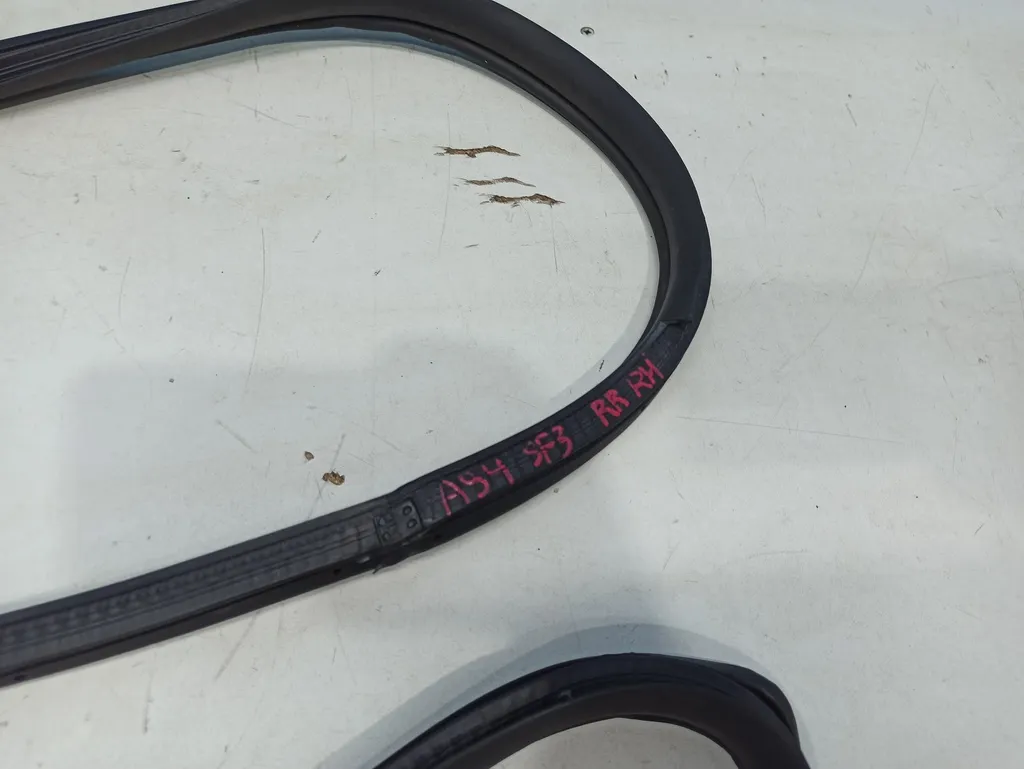 Уплотнитель дверного проема Hyundai Santa Fe 3 DM 2015-2018 Рестайлинг