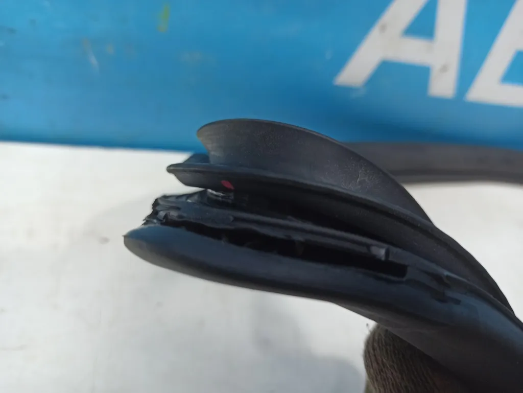 Уплотнитель дверного проема Hyundai Santa Fe 3 DM 2015-2018 Рестайлинг