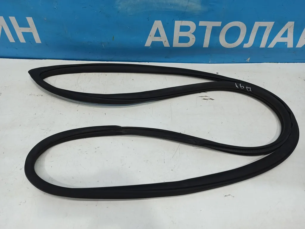 Уплотнитель дверного проема Hyundai Santa Fe 3 DM 2015-2018 Рестайлинг