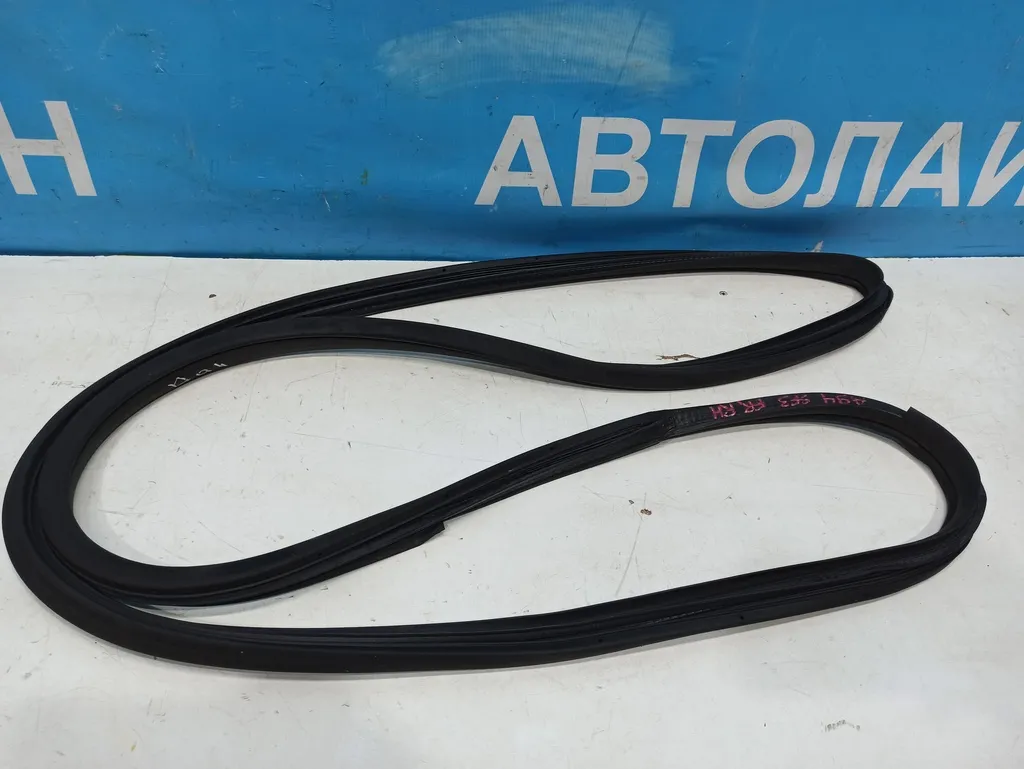 Уплотнитель дверного проема Hyundai Santa Fe 3 DM 2015-2018 Рестайлинг