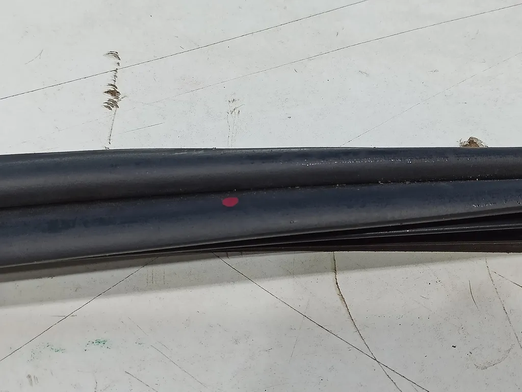 Уплотнитель крышки багажника Hyundai Santa Fe 3 DM 2015-2018 Рестайлин