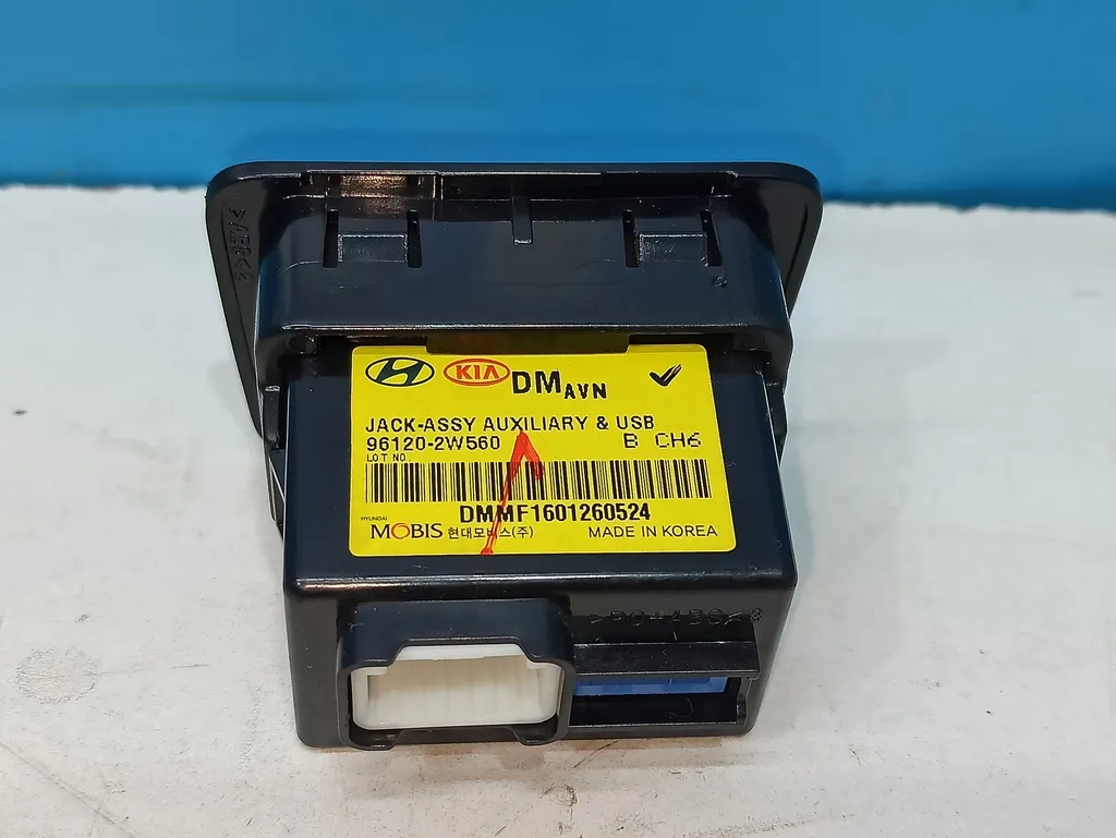 Блок AUX USB Hyundai Santa Fe 3 DM 2015-2018 Рестайлинг