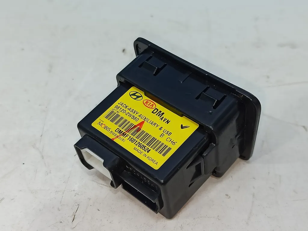 Блок AUX USB Hyundai Santa Fe 3 DM 2015-2018 Рестайлинг