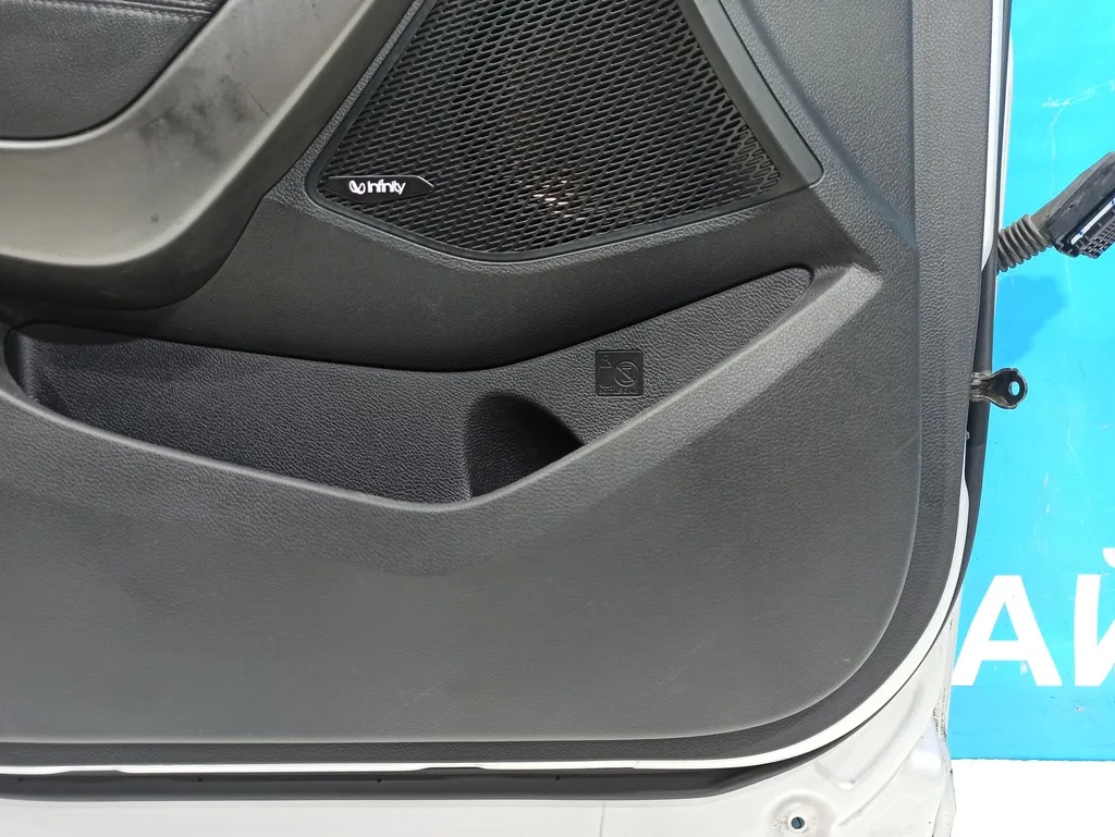 Обшивка двери передней левой Hyundai Santa Fe 3 DM 2015-2018 Рестайлин