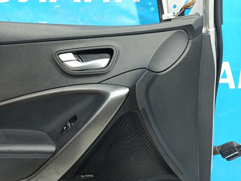 Обшивка двери передней левой Hyundai Santa Fe 3 DM 2015-2018 Рестайлин