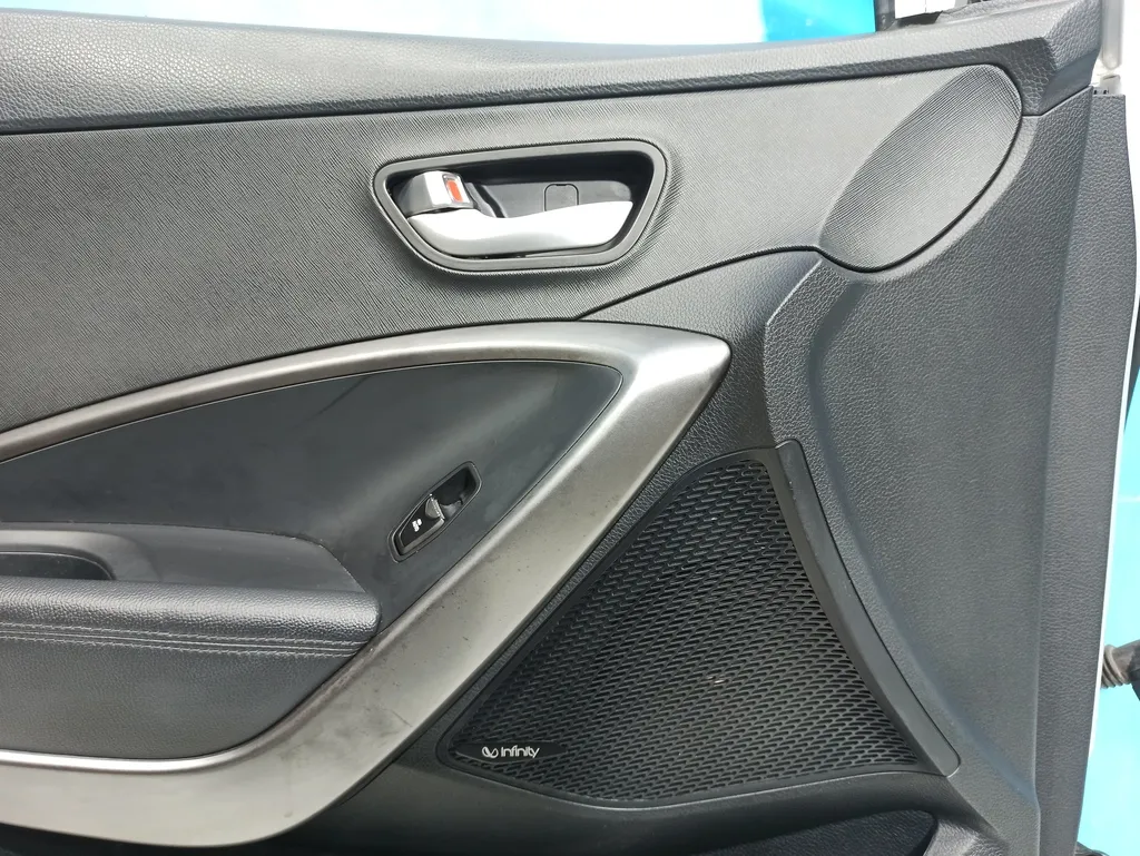 Обшивка двери передней левой Hyundai Santa Fe 3 DM 2015-2018 Рестайлин