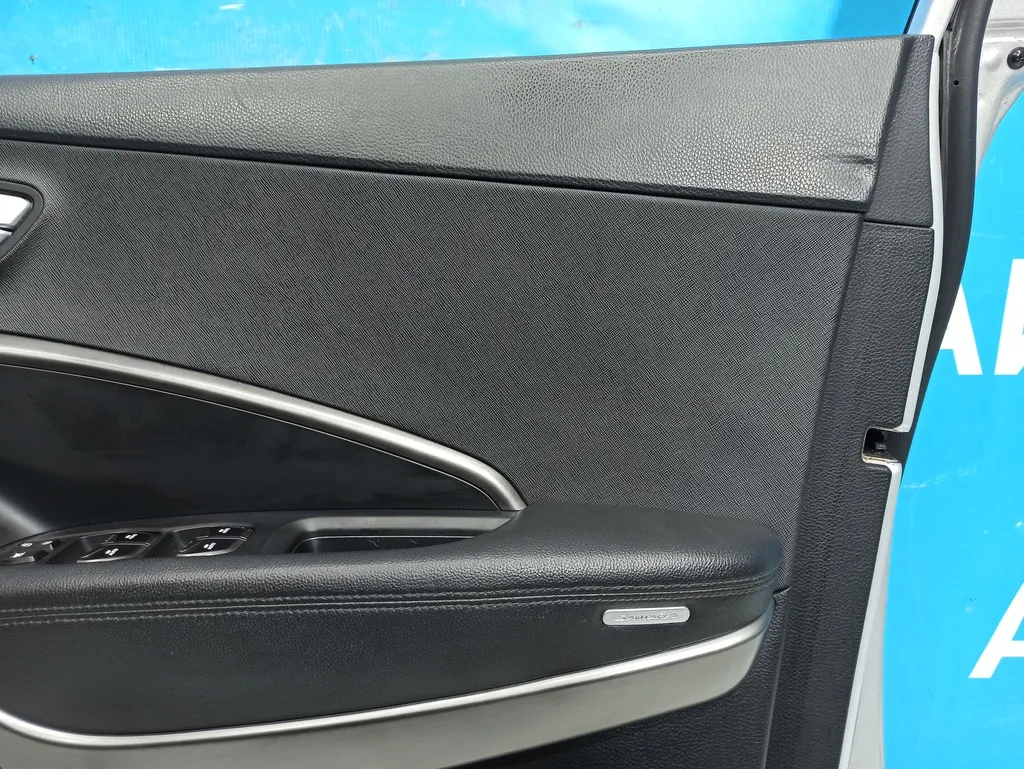 Обшивка двери передней правой Hyundai Santa Fe 3 DM 2015-2018 Рестайли