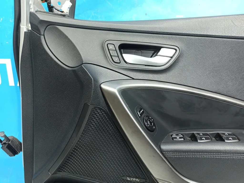 Обшивка двери передней правой Hyundai Santa Fe 3 DM 2015-2018 Рестайли