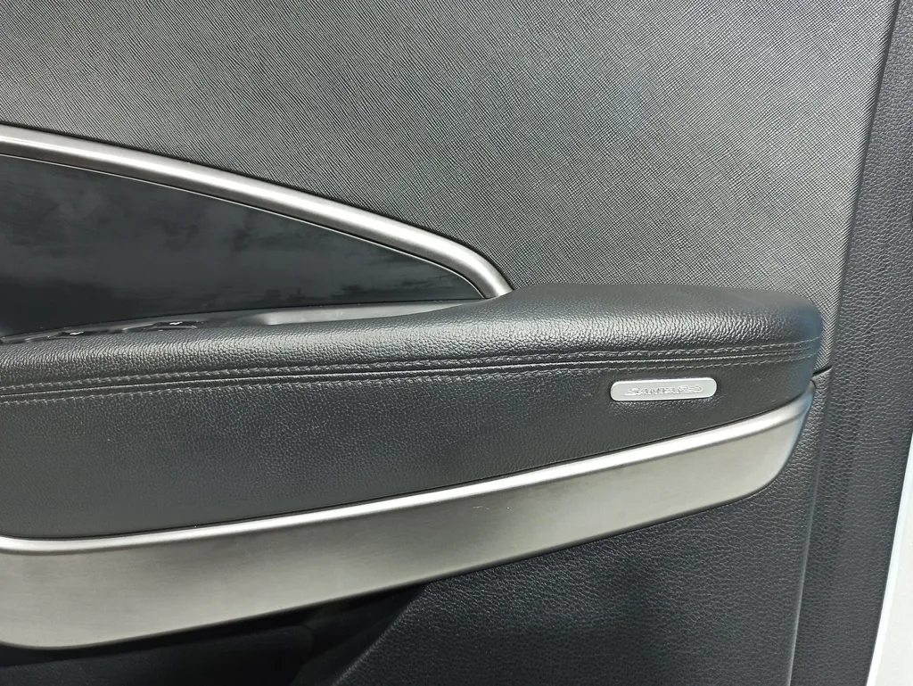 Обшивка двери передней правой Hyundai Santa Fe 3 DM 2015-2018 Рестайли