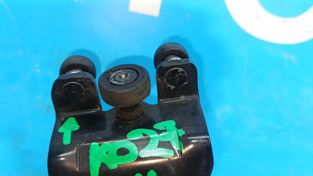 Ролик двери сдвижной средний Hyundai Grand Starex 2007-2015