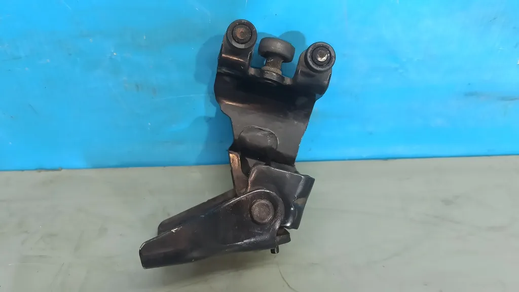 Ролик двери сдвижной средний Hyundai Grand Starex 2007-2015