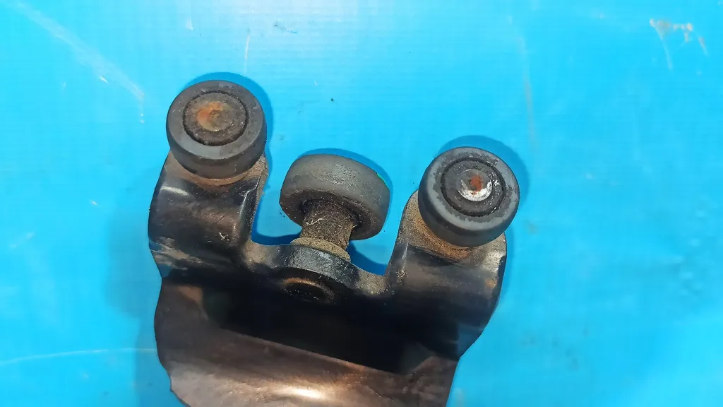 Ролик двери сдвижной средний Hyundai Grand Starex 2007-2015